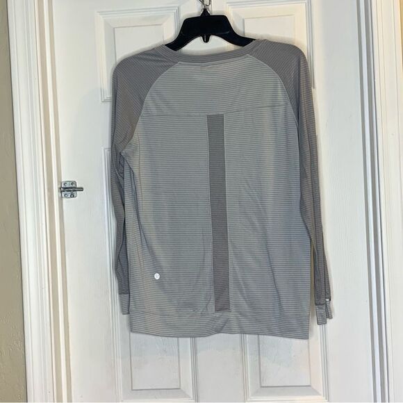 Lululemon Runamuck Long Sleeve Heathered Light Grey Heathered Size 12 - Picture 9 of 9